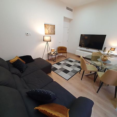 Beautiful Historic Center Apt! マラガ エクステリア 写真